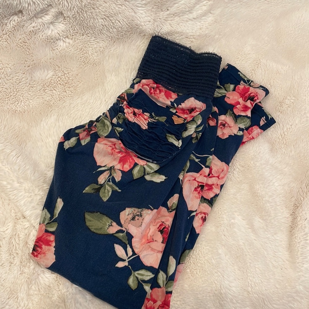 CUTE BOOTY LOUNGE scrunch leggings
